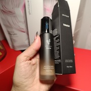 Pokład serum od firmy Younique  kolor Organza 