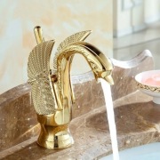 Bateria umywalkowa Złota Łabędź – Styl Retro / Glamour