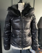 Moncler kurtka puchowa S M czarna