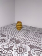 Mały wazon ceramiczny vintage – wzór geometryczny