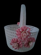 Koszyk szydelkowy bialy