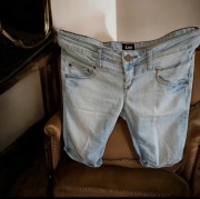 Markowe krótkie spodenki jeansowe Lee r 38 M 29 rybaczki