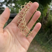 Mosiężne nausznice „Lotus” – etniczne kolczyki bez przekłuwania, boho styl