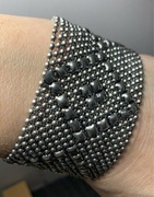 Bransoleta z płynnego metalu