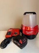 MILWAUKEE Lampa strefowa LED 2200 lm M18 TAL-0 z ładowarką i bateria