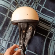 Kask Orzeszek z epoki PRL-u  