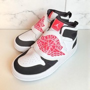 Nowe Jordan Sky dziecięce sneakersy biało-czarne z czerwonym logo, r 28