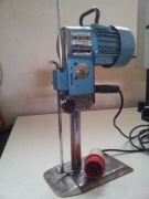 Nóż krojczy pionowy.