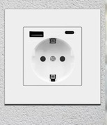 Nowoczesne białe gniazdo elektryczne USB kontakt gniazdko usb-c
