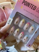 Sztuczne paznokcie tipsy