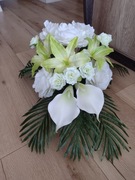 Kompozycja kwiatowa nagrobna obciążona, stroik na cmentarz