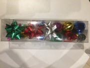 zestaw wstążek i kokard do pakowania prezentów 