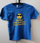Niebieski T-shirt chłopięcy „Jestem Walecznym Dzieciakiem” r. 9-11 lat 140