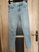 600. Spodnie damskie jeansy jasnoniebieskie rozmiar 36