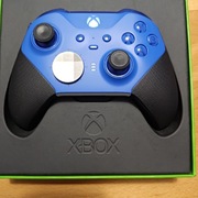 Xbox Elite Series 2 Core niebieski bez stacji ładującej.