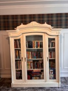 Francuska prowansalska witryna biblioteka biała 