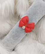 Broszka do wózka czerwona kokardka literka agrafka