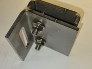 Uchwyt zaciskowy na rąbek stojący do montażu konstrukcji fotowoltaiki