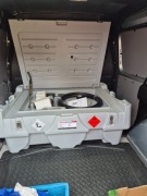 Kompaktowy  200-litrowy plastikowy zbiornik na olej napędowy z pompą 12 V