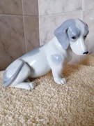 Piękny porcelanowy piesek zobacz zdjęcia