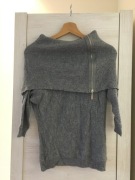 Szary lekki sweterek z golfem Mohito