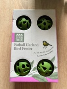 Karmnik dla ptaków w kształcie kuli tłuszczowej wiszący