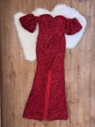 Czerwona cekinowa sukienka długa rozcięcie rękawki impreza wesele 