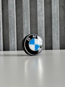 OBROTOWE DEKIELKI DO FELG BMW 68MM 3D KOMPLET 4SZT Niebiesko/Białe