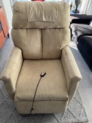 FOTEL REHABILITACYJNY ELEKTRYCZNY PIONIZUJE I POZIOMUJE UŻYWANY