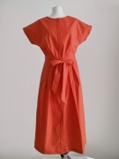 Bawełniana sukienka wiązana w pasie Koralowy Monnari Rozmiar 38