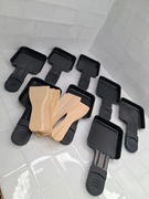 patelenki i drewniane szpatułki do grilla raclette