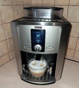 Ekspres ciśnieniowy automatyczny do kawy z młynkiem Krups EA8050