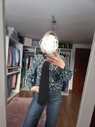 Elegancka bluzka z wiązaniem Orsay