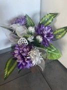 Kompozycja nagrobna zacementowana do flakonu bukiet