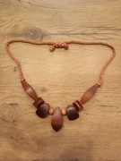 Naszyjnik drewniany.