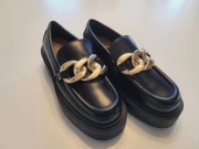 Damskie czarne półbuty H&M – eko skóra