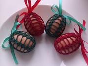 Szydełkowe koszulki na jajka pisanki ubranko na jajko