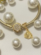 Charms złota róża z kolcami S925