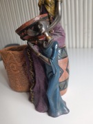 Masywna figura murzynka z donica 