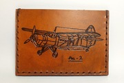 Skórzany card holder z motywem samolotu An-2