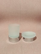 Zestaw stojący mydelniczka i kubek Vigour Derby chrom