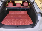 Mata bagażnika pełna skóra czarna i czerwona wodoodporna do omoda 9 