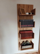 Panel ścienny z półkami- dąb artisan Dom Hanny i Nathaniela