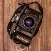 Aparat analogowy Nikon F401 + Photoline 35-80 mm f 4-5.6 + pasek