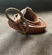 Pasek skórzany z tłoczeniem w łuskę i mosiężna klamrą