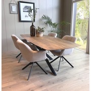 Loftowy stół z litego drewna mango z zaokrąglonymi brzegami 