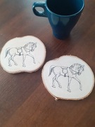 Koniki. Podkładka pod kubek. Naturalne drzewo 