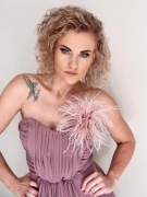 Broszka ze strusich piór pudrowy róż Medium