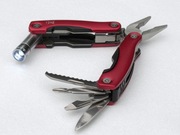 Multinarzędzie 6 funkcji latarka scyzoryk kombinerki 7 x 3,3 x 1,7 cm