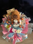 Bukiet ze słodyczy i maskotki kapibary urodziny, imieniny